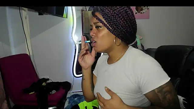 ladyrd1 online show from 11/27/25, 02:45