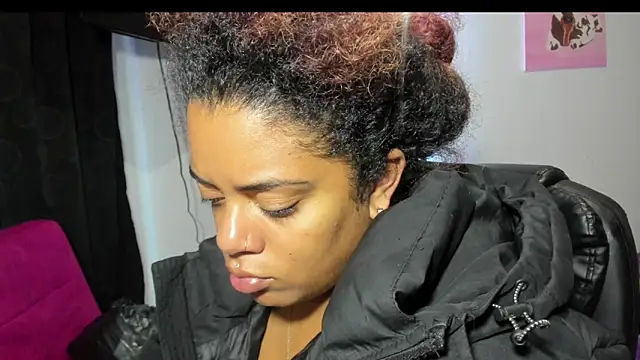 Snapshot of ladyrd1 chatting on 01/08/26, 12:05 ladyrd1 online show from 01/08/26, 12:05