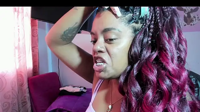 ladyrd1 online show from 12/04/25, 07:24