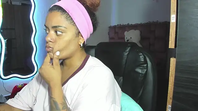 Snapshot of ladyrd1 chatting on 02/23/26, 11:49 ladyrd1 online show from 02/23/26, 11:49