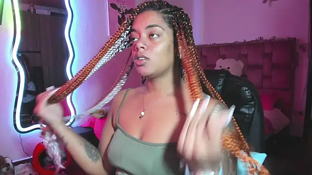 Snapshot of ladyrd1 chatting on 02/11/26, 01:11 ladyrd1 online show from 02/11/26, 01:11