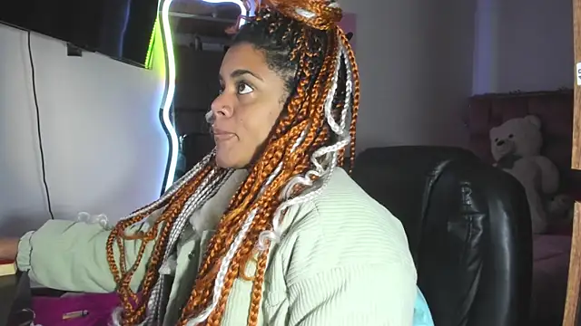 Snapshot of ladyrd1 chatting on 02/14/26, 11:05 ladyrd1 online show from 02/14/26, 11:05