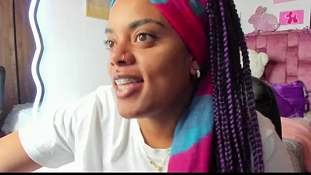 ladyrd1 online show from 10/19/25, 05:26