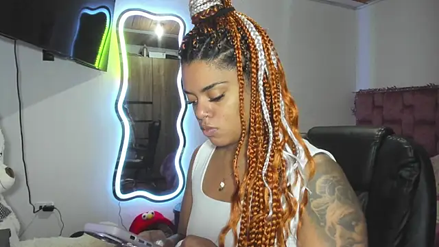 Snapshot of ladyrd1 chatting on 02/04/26, 01:55 ladyrd1 online show from 02/04/26, 01:55