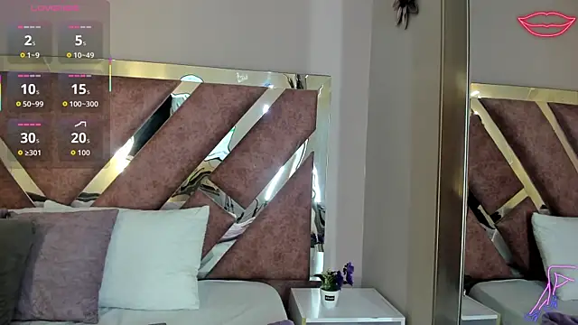 MarianaGarciaa   online show from 10/24/25, 11:42