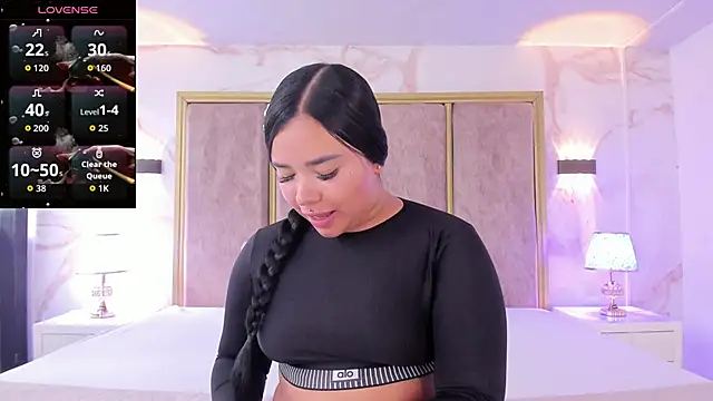 MarianaGarciaa   online show from 11/11/25, 07:41