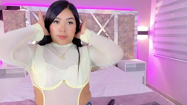 MarianaGarciaa   online show from 12/16/25, 05:39