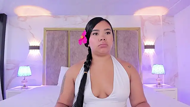 MarianaGarciaa   online show from 11/15/25, 07:51