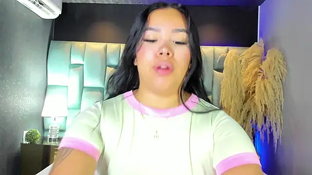 Snapshot of MarianaGarciaa__ chatting on 04/18/26, 07:29 MarianaGarciaa online show from 04/18/26, 07:29