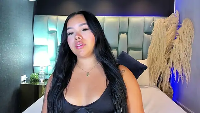 MarianaGarciaa   online show from 04/15/26, 07:18