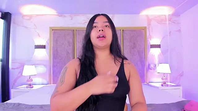 MarianaGarciaa   online show from 10/13/25, 07:15