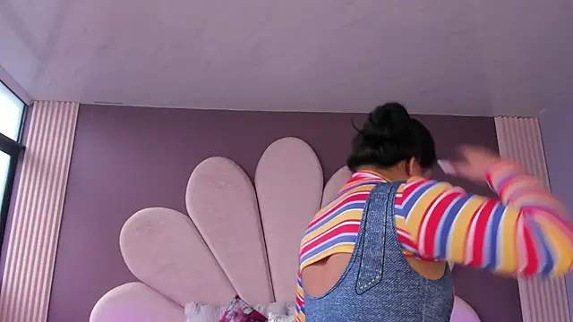 MarianaGarciaa   online show from 10/03/25, 07:48