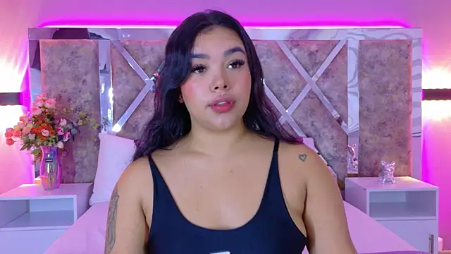 MarianaGarciaa   online show from 10/10/25, 07:36