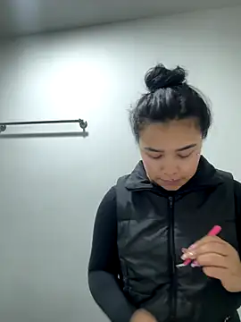 MarianaGarciaa   online show from 12/19/25, 06:32