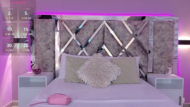 MarianaGarciaa   online show from 11/14/25, 07:17