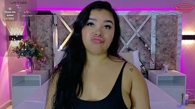 MarianaGarciaa   online show from 10/15/25, 07:22