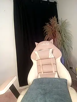 lovely kitt online show from 09/24/25, 12:07