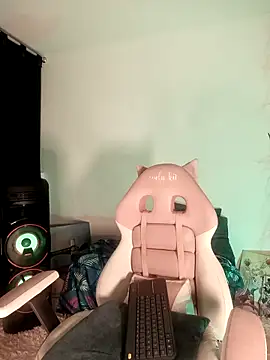 lovely kitt online show from 11/25/25, 12:44