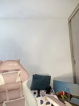 lovely kitt online show from 10/26/25, 07:25