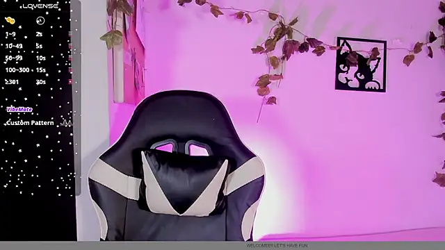 melanieecox online show from 11/12/25, 11:19