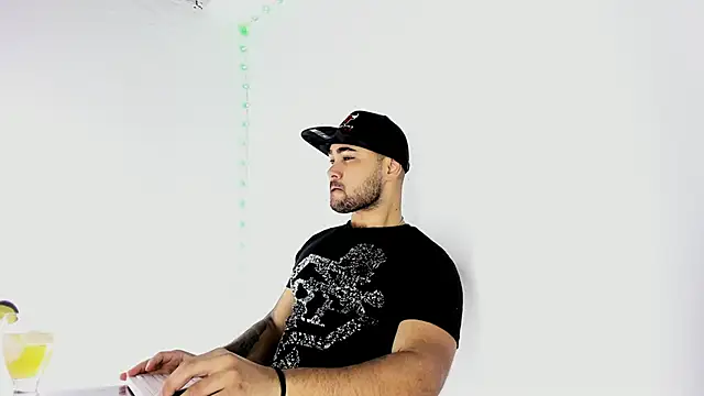 Sebas-hott online show from 09/14/25, 10:43