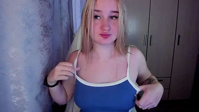 Snapshot of KeiraNight chatting on 10/31/25, 02:30 KeiraNight online show from 10/31/25, 02:30