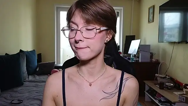 MalvinaBlum online show from 04/23/26, 05:14
