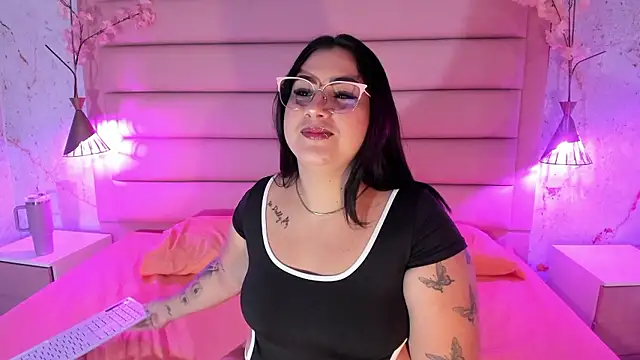 Snapshot of sabrinamilani chatting on 01/19/26, 03:21 sabrinamilani online show from 01/19/26, 03:21