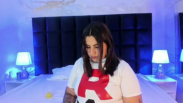 Snapshot of sabrinamilani chatting on 02/06/26, 07:43 sabrinamilani online show from 02/06/26, 07:43