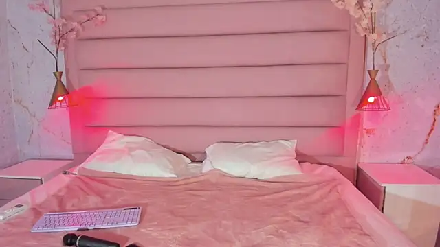 Snapshot of sabrinamilani chatting on 02/08/26, 03:26 sabrinamilani online show from 02/08/26, 03:26