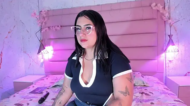 Snapshot of sabrinamilani chatting on 12/22/25, 11:49 sabrinamilani online show from 12/22/25, 11:49