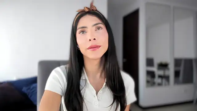 angelturned001 online show from 11/20/25, 07:36