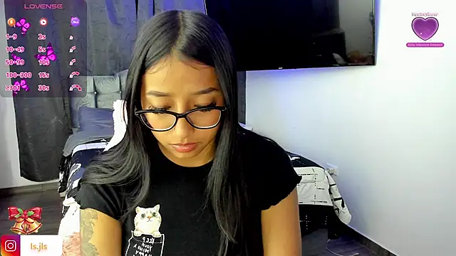 Snapshot of isa_bellaa0 chatting on 12/20/24, 06:08 isa bellaa0 online show from 12/20/24, 06:08