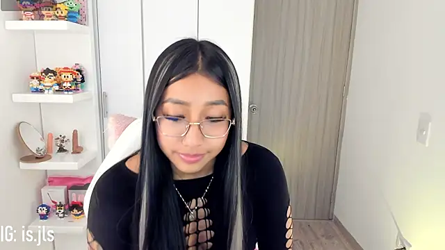 Snapshot of isa_bellaa0 chatting on 10/03/25, 03:20 isa bellaa0 online show from 10/03/25, 03:20