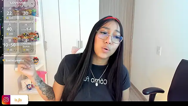 Snapshot of isa_bellaa0 chatting on 10/15/25, 04:11 isa bellaa0 online show from 10/15/25, 04:11