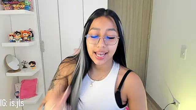 Snapshot of isa_bellaa0 chatting on 10/04/25, 12:45 isa bellaa0 online show from 10/04/25, 12:45