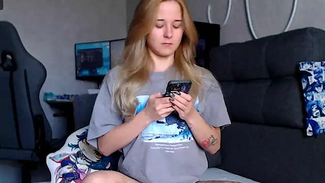 Snapshot of CassidyKiss chatting on 10/15/25, 10:45 CassidyKiss online show from 10/15/25, 10:45