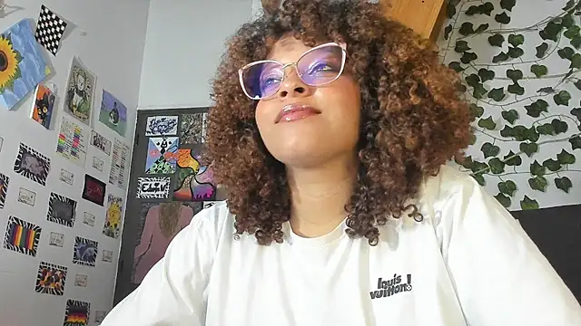 Snapshot of Ada_gales_ chatting on 12/19/24, 12:45 Ada gales online show from 12/19/24, 12:45