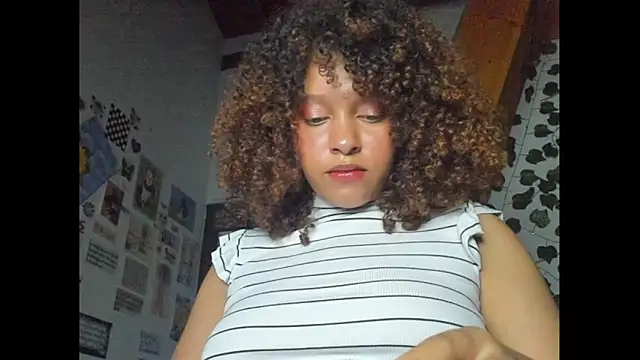 Snapshot of Ada_gales_ chatting on 02/06/25, 02:00 Ada gales online show from 02/06/25, 02:00