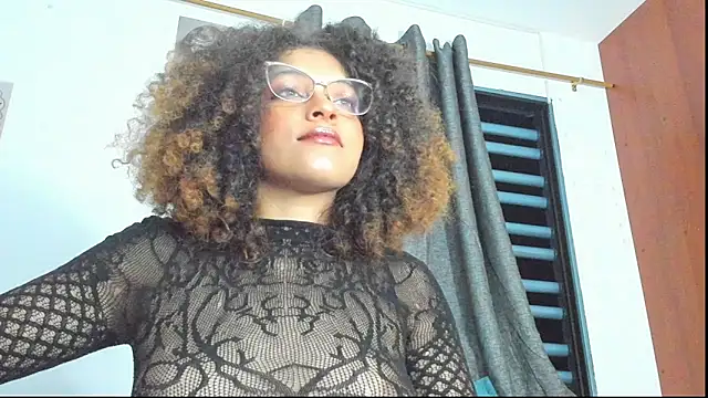 Snapshot of Ada_gales_ chatting on 11/07/25, 04:39 Ada gales online show from 11/07/25, 04:39