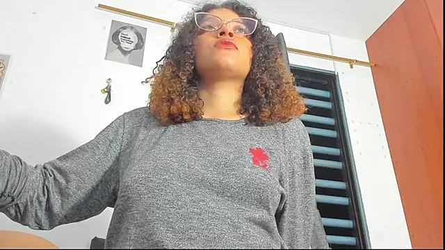 Snapshot of Ada_gales_ chatting on 11/05/25, 04:26 Ada gales online show from 11/05/25, 04:26