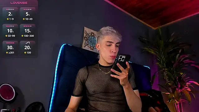 Snapshot of Angel_Snowhotxxx chatting on 05/21/26, 03:37 Angel Snowhotxxx online show from 05/21/26, 03:37