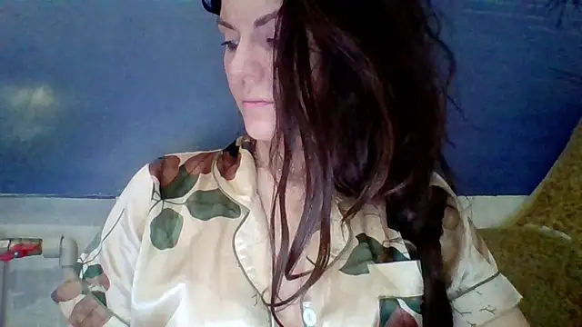 Snapshot of AliceTailor chatting on 07/16/26, 05:43 AliceTailor online show from 07/16/26, 05:43
