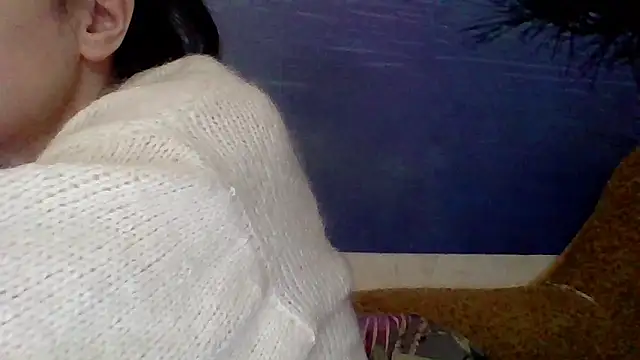 Snapshot of AliceTailor chatting on 04/23/26, 12:29 AliceTailor online show from 04/23/26, 12:29