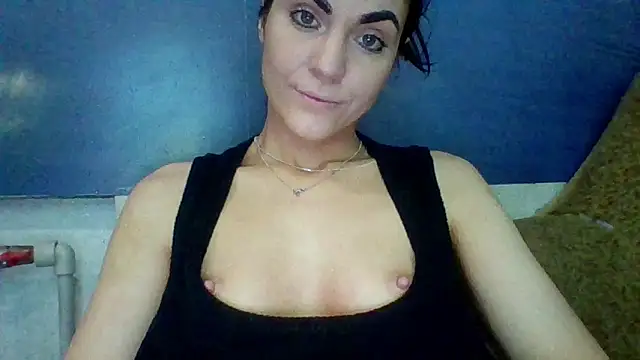 Snapshot of AliceTailor chatting on 06/16/26, 05:24 AliceTailor online show from 06/16/26, 05:24