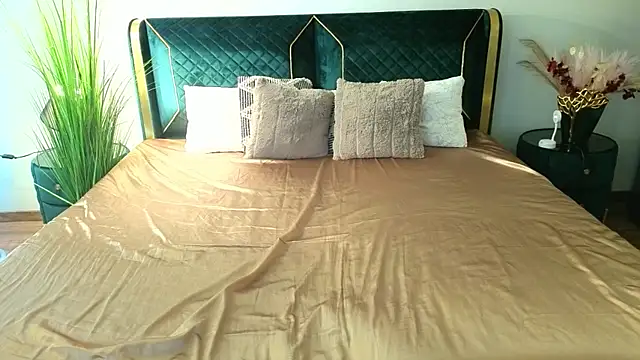 IceDanielles online show from 03/26/26, 01:31