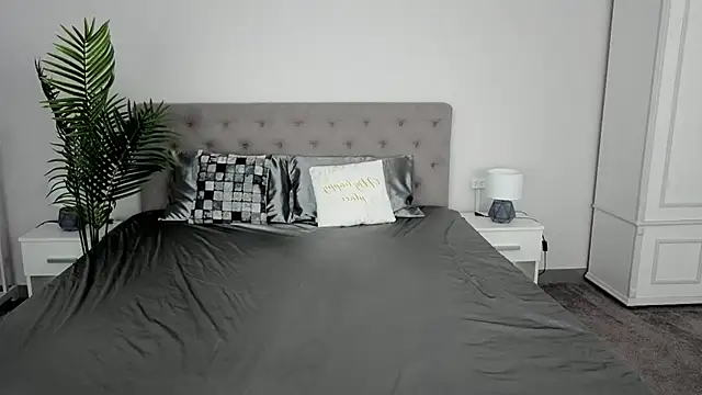 IceDanielles online show from 03/17/26, 01:36