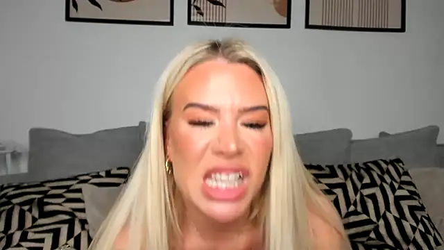 Alexia-Lee online show from 10/25/25, 09:04