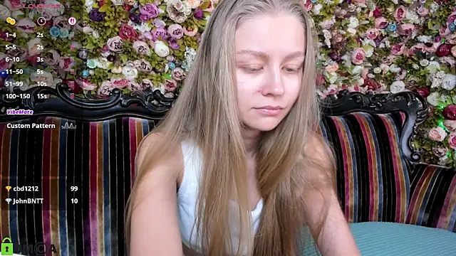 Snapshot of Polumna_cute chatting on 11/26/25, 01:33 Polumna cute online show from 11/26/25, 01:33