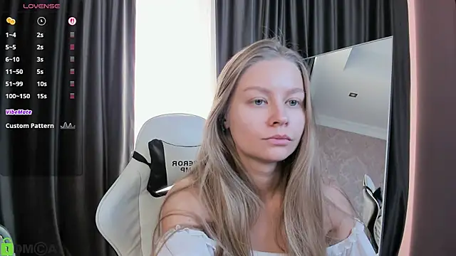 Snapshot of Polumna_cute chatting on 11/27/25, 01:22 Polumna cute online show from 11/27/25, 01:22